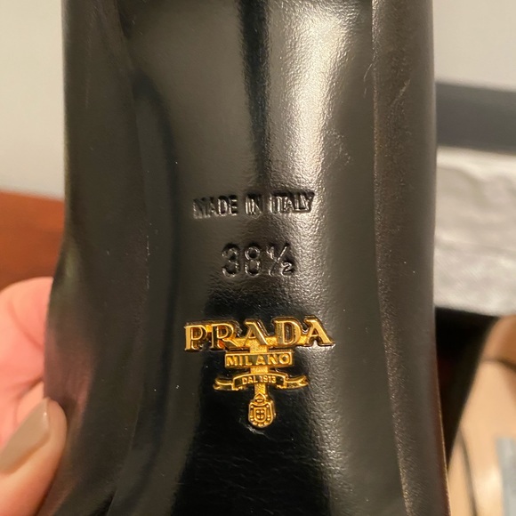 Black Prada heels, size 8.5 - Picture 2 of 7